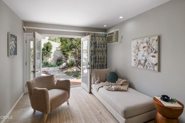 872 Flores De Oro, South Pasadena CA: https://media.crmls.org/mediaz/4b097711-0bfc-4638-95d6-fd1de5265115.jpg