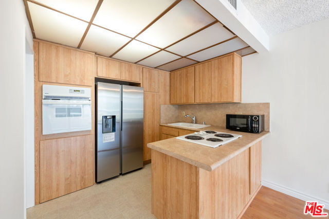 1300 Midvale Avenue, Los Angeles CA: https://media.crmls.org/mediaz/4b097930-d985-45ba-a502-fdc5a6cba581.jpg