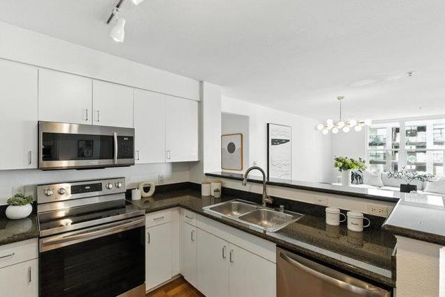 8200 Oceanview Terrace, San Francisco CA: https://media.crmls.org/mediaz/4b09d67d-c139-4ce1-a472-bb3ed45ba6ef.jpg