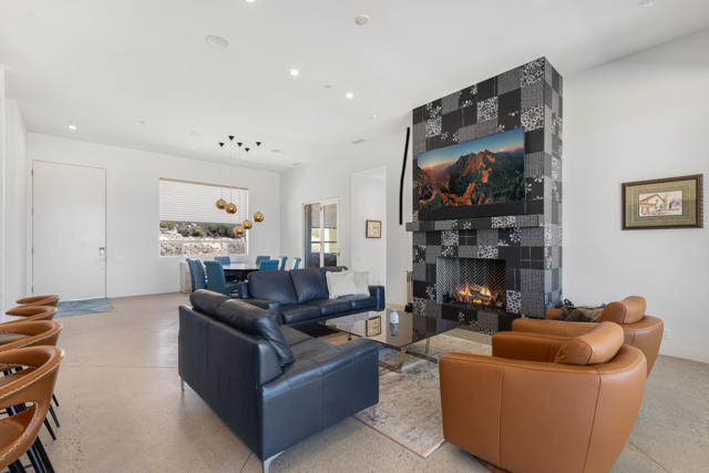 7852 Pinon Drive, Yucca Valley CA: https://media.crmls.org/mediaz/4b09eb07-4a23-488a-aa29-c5473fca066b.jpg