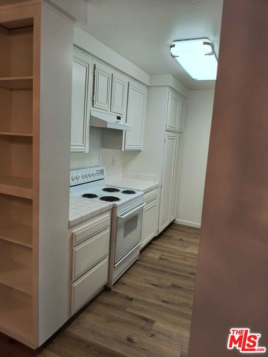 5334 N Lindley Avenue, Encino CA: https://media.crmls.org/mediaz/4b0a8122-f708-4b49-900c-0bb74634b049.jpg