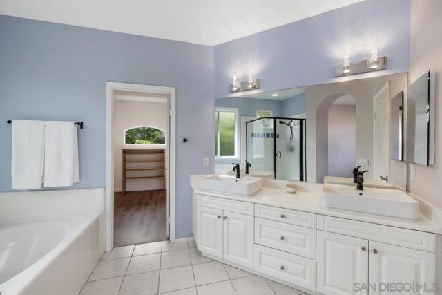 6013 Oakgate Row, La Jolla CA: https://media.crmls.org/mediaz/4b0a946f-3610-444e-b72d-a47ba188b0d7.jpg
