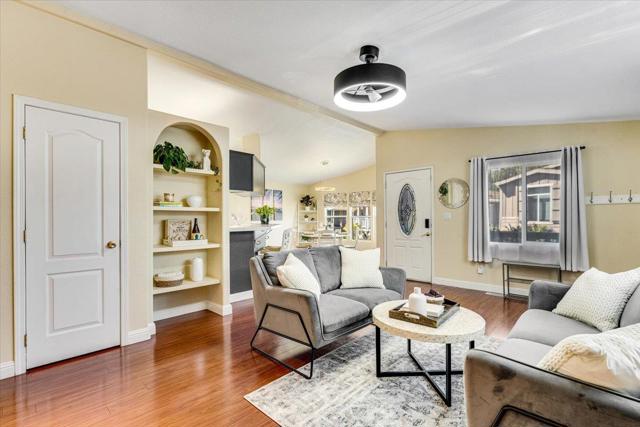 444 Whispering Pines Drive, Scotts Valley CA: https://media.crmls.org/mediaz/4b0aa4f0-d21e-4121-b184-6e7f27deced3.jpg