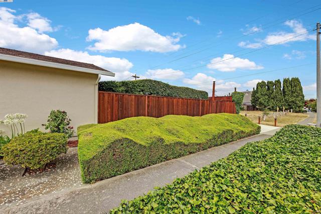 4601 Hampshire Way, Fremont CA: https://media.crmls.org/mediaz/4b0adc81-5b43-4a86-bbb0-a7fb38db52d7.jpg