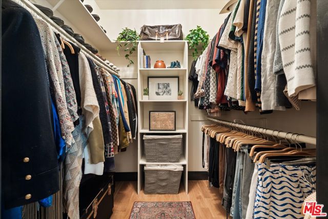 2222 N Beachwood Drive, Los Angeles CA: https://media.crmls.org/mediaz/4b0b233b-95c4-4990-8d76-295bd933b840.jpg