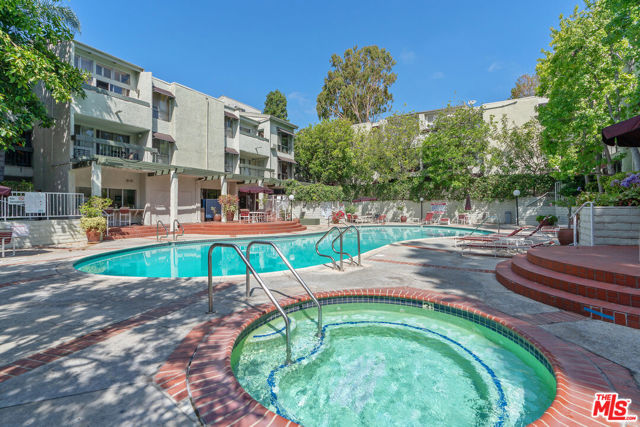 4900 Overland Avenue, Culver City CA: https://media.crmls.org/mediaz/4b0b241f-5e2f-4d7e-ab1a-cc3c5a1be6fd.jpg