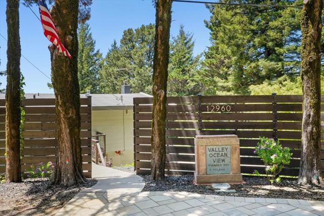 12960 Skyline Boulevard, Woodside CA: https://media.crmls.org/mediaz/4b0b2feb-05d0-460a-9872-a0a8b9004cf2.jpg