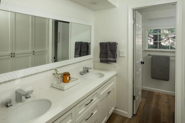 4 Woodleaf Avenue, Redwood City CA: https://media.crmls.org/mediaz/4b0b43ce-3948-4e40-b195-33c7a3ed168b.jpg