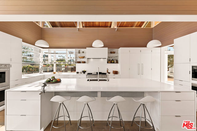 6728 Wildlife Road, Malibu CA: https://media.crmls.org/mediaz/4b0bcbb1-d624-45fe-8cdd-9f16b7aabe41.jpg