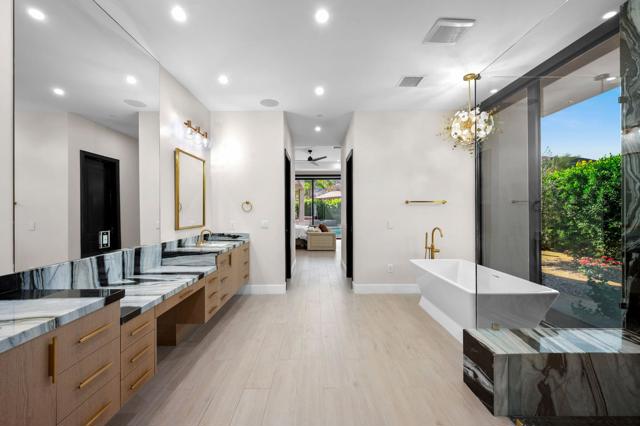 77300 Coyote Creek, Indian Wells CA: https://media.crmls.org/mediaz/4b0bd971-8be5-4d49-ba19-eeabefe26ab0.jpg