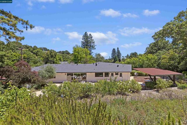 3363 Springhill Rd, Lafayette CA: https://media.crmls.org/mediaz/4b0d06cf-d1d0-4bed-9d67-77a9d1cbfc61.jpg