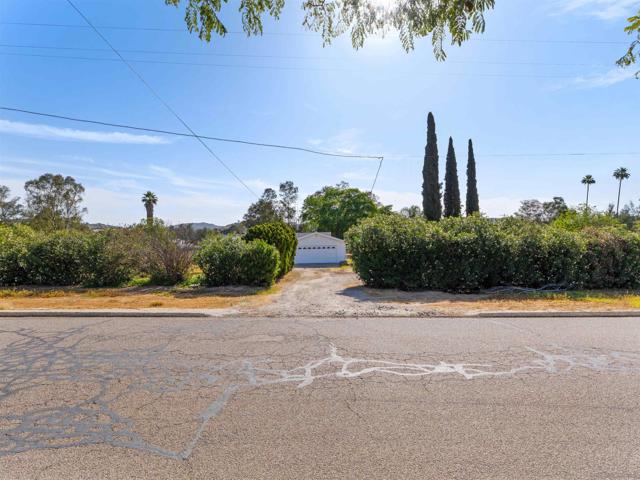 1621 Lilac, Ramona CA: https://media.crmls.org/mediaz/4b0d61d4-69dc-4f52-a823-a6ae5120ba8a.jpg