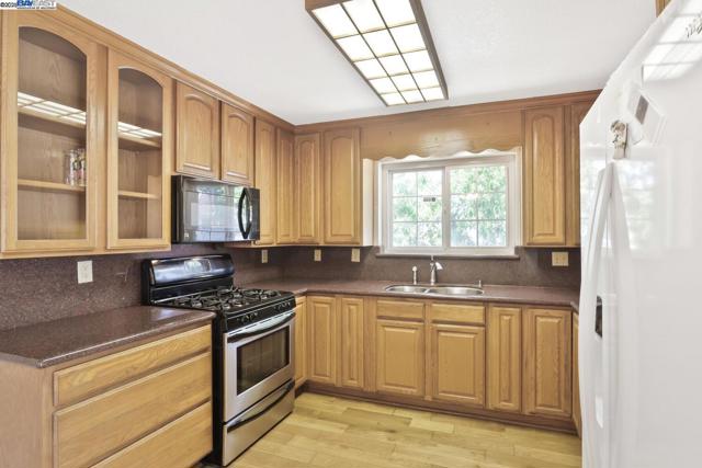 33408 4th Street, Union City CA: https://media.crmls.org/mediaz/4b0d7abc-4e4a-4612-803d-a443942a7771.jpg