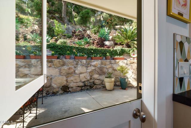 960 Roble Lane, Santa Barbara CA: https://media.crmls.org/mediaz/4b0e470f-3c23-40b4-9362-ff9f73aea470.jpg