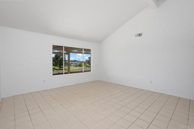 4905 Alicante Way, Oceanside CA: https://media.crmls.org/mediaz/4b0ece94-9fd6-4949-ad0d-b4a9691d7cc1.jpg