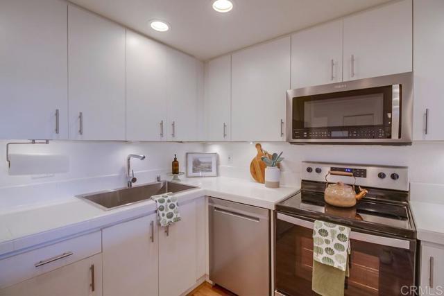 Detail Gallery Image 2 of 46 For 3961 Hortensia St #H4,  San Diego,  CA 92110 - 2 Beds | 2 Baths