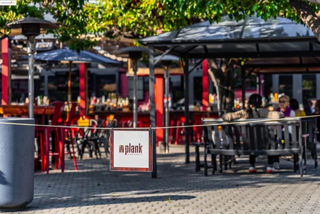 410 Webster St, Oakland CA: https://media.crmls.org/mediaz/4b0f8af8-3483-4441-af5d-ab628cf33bf5.jpg