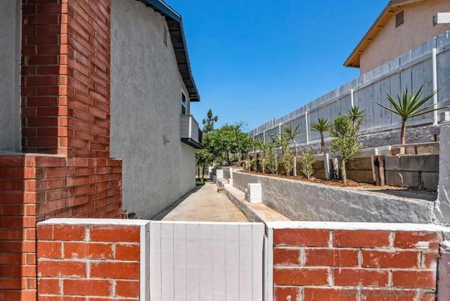 13765 Celestial Rd, Poway CA: https://media.crmls.org/mediaz/4b1009bb-3fd1-4191-afb2-13cdad10f37f.jpg