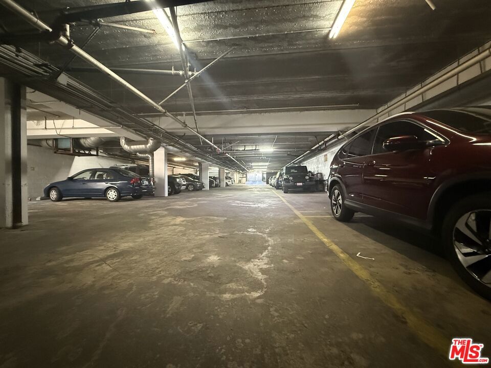 https://media.crmls.org/mediaz/4b10169a-c9a0-4f2a-9b5e-1816b60c4272.jpg?preset=X-Large