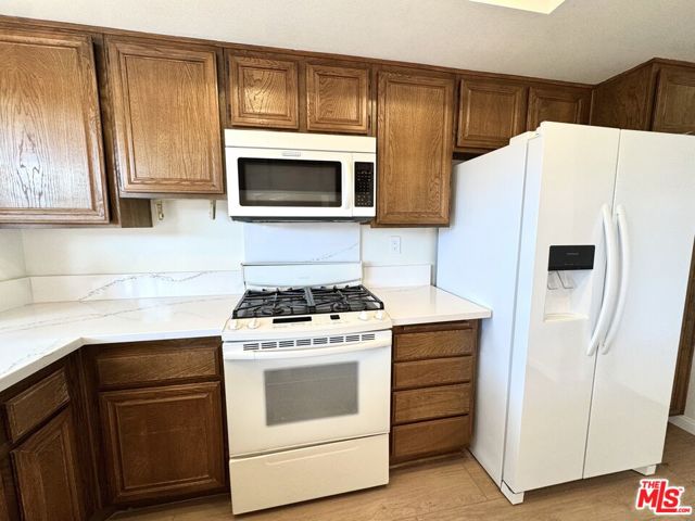 7756 Sailboat Circle, Huntington Beach CA: https://media.crmls.org/mediaz/4b1035bc-fa2d-4049-ac16-2c4fb32bfe6a.jpg