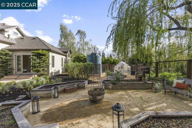 21 Meadow Lake Dr, Danville CA: https://media.crmls.org/mediaz/4b1118e6-5655-47c4-91fa-f88c273003fa.jpg