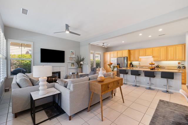 37 Shoreline Drive, Rancho Mirage CA: https://media.crmls.org/mediaz/4b116fd5-d509-4e75-af62-bb997642ea42.jpg
