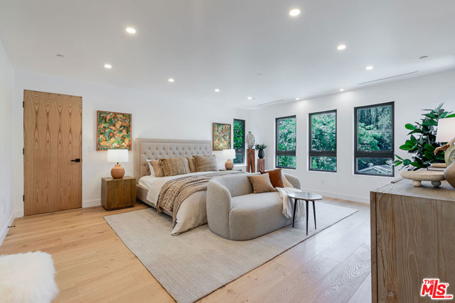 11559 La Maida Street, Valley Village CA: https://media.crmls.org/mediaz/4b119a3d-75fc-4f41-b925-7024dbe50b3d.jpg