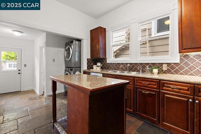 1613 Stanton St, Alameda CA: https://media.crmls.org/mediaz/4b11c030-cb93-479e-9ee6-4ff105762150.jpg