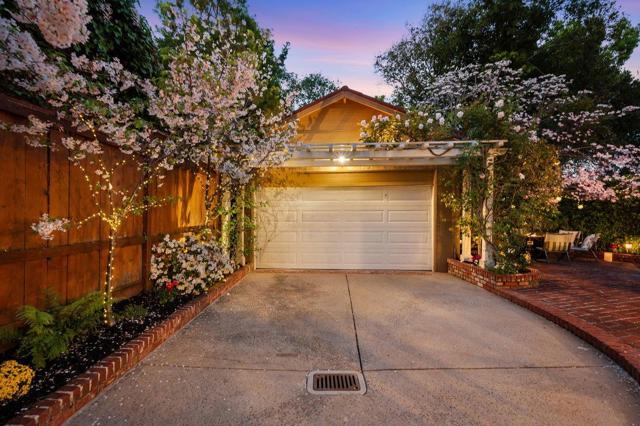 526 W Poplar Avenue, San Mateo CA: https://media.crmls.org/mediaz/4b1263f9-0ab2-4011-8c90-0ac9d7fc7d7b.jpg