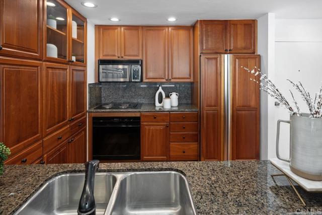 2500 Torrey Pines Rd, La Jolla CA: https://media.crmls.org/mediaz/4b1264ac-30a9-4f4d-abdb-14598334ef6a.jpg