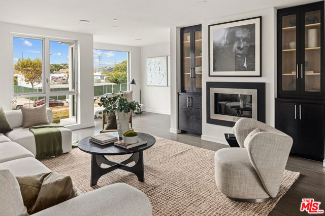 310 Washington Boulevard, Marina del Rey CA: https://media.crmls.org/mediaz/4b129f34-9a6f-4fd5-abcd-f919ace86c4e.jpg