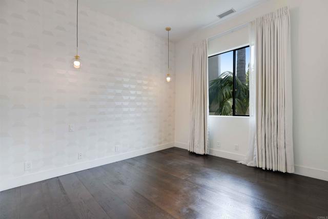 Detail Gallery Image 14 of 22 For 410 Milagrosa Cir, Chula Vista,  CA 91910 - 5 Beds | 4/1 Baths