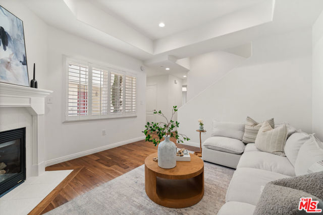 7301 W Manchester Avenue, Los Angeles CA: https://media.crmls.org/mediaz/4b12fc75-e574-4b49-afd2-6635b67d4d05.jpg