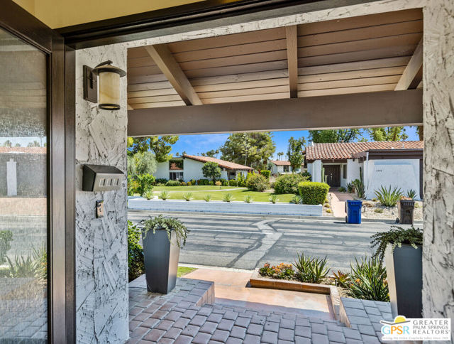 1347 Primavera Drive, Palm Springs CA: https://media.crmls.org/mediaz/4b147d4b-d1e4-4aeb-a5e0-a58330a8163e.jpg