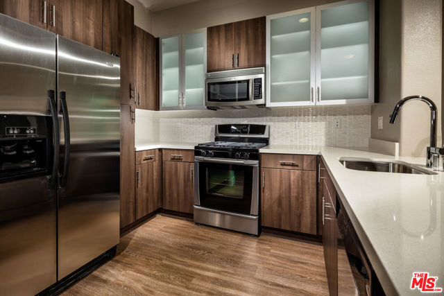 1041 E Glendon Avenue, Los Angeles CA: https://media.crmls.org/mediaz/4b14e84f-742f-43ce-97d0-756cae987ccf.jpg