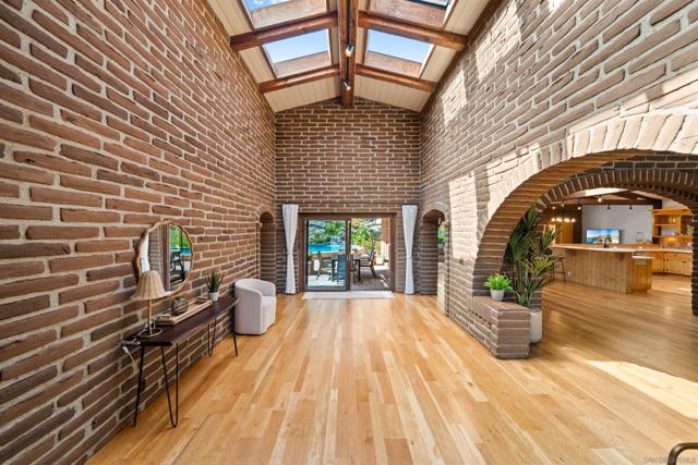 Image 20 of 75 For 1951 Cloverdale Rd