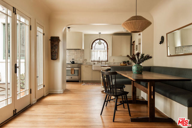 3512 Madera Avenue, Los Angeles CA: https://media.crmls.org/mediaz/4b1559f6-3f35-4203-8d57-d54034bd6657.jpg