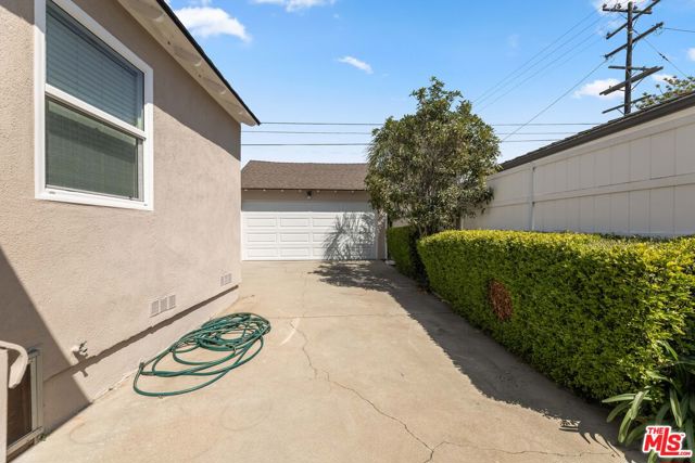 6130 Flores Avenue, Los Angeles CA: https://media.crmls.org/mediaz/4b157aa1-b71a-4b8d-8f15-e954bf4a6cd7.jpg