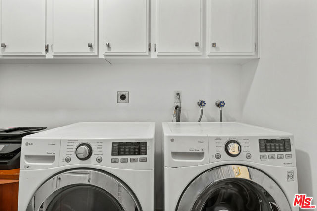 1506 S Bentley Avenue, Los Angeles CA: https://media.crmls.org/mediaz/4b158887-7ed3-4152-83b8-de87aba5b46a.jpg