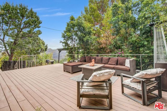 1421 Fernwood Pacific Drive photo 14