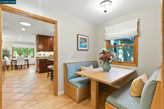 15 Ardmore Ct, Pleasant Hill CA: https://media.crmls.org/mediaz/4b16a3cd-a25b-4335-8c6f-dafa41087413.jpg