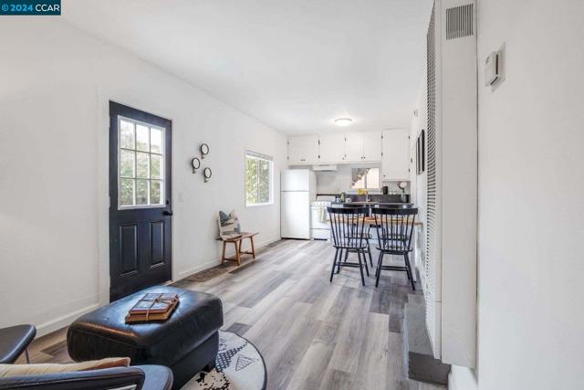 Image 21 of 41 For 2815 San Luis St