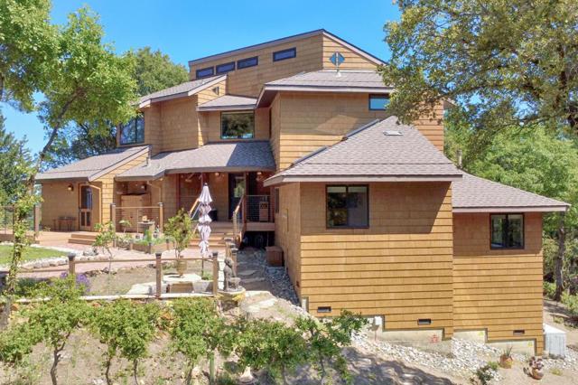 18467 Las Cumbres Road, Los Gatos CA: https://media.crmls.org/mediaz/4b16ee4d-6a60-439b-ada0-166134517a54.jpg