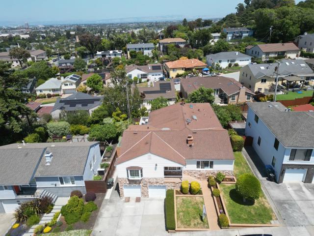 3709 Kenwood Avenue, San Mateo CA: https://media.crmls.org/mediaz/4b16fee6-87b0-4dba-a934-9271d24f509b.jpg