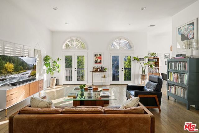 3418 Dorothy Road, Topanga CA: https://media.crmls.org/mediaz/4b172cad-853a-43bc-b822-6a33816f5a2c.jpg