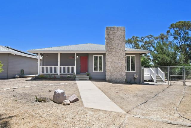 3165 Torreon Dr, Alpine CA: https://media.crmls.org/mediaz/4b183e46-3f6f-401a-acf6-e84e7da1a544.jpg