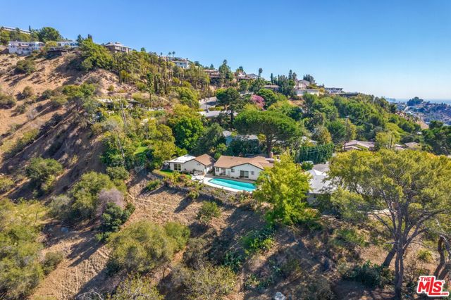 2316 Laurelmont Place, Los Angeles CA: https://media.crmls.org/mediaz/4b185da4-d7b1-49fb-a1df-fa255e582065.jpg