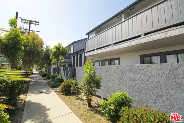 4192 Marlton Avenue, Los Angeles CA: https://media.crmls.org/mediaz/4b185ec0-e62d-47b2-8fdc-f3c5fce66a16.jpg