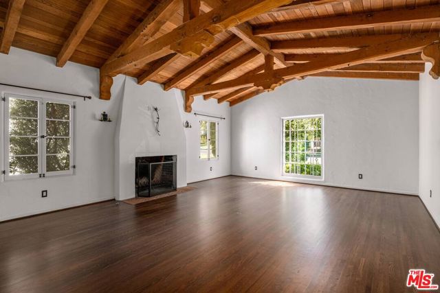 1539 Ensley Avenue, Los Angeles CA: https://media.crmls.org/mediaz/4b188ec1-7075-4a5f-8193-a973d85f572f.jpg