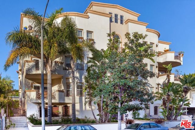 1862 S Bentley Avenue, Los Angeles CA: https://media.crmls.org/mediaz/4b189445-7775-4b26-b360-aa8477366dde.jpg